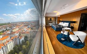 Sky Suite Hotel